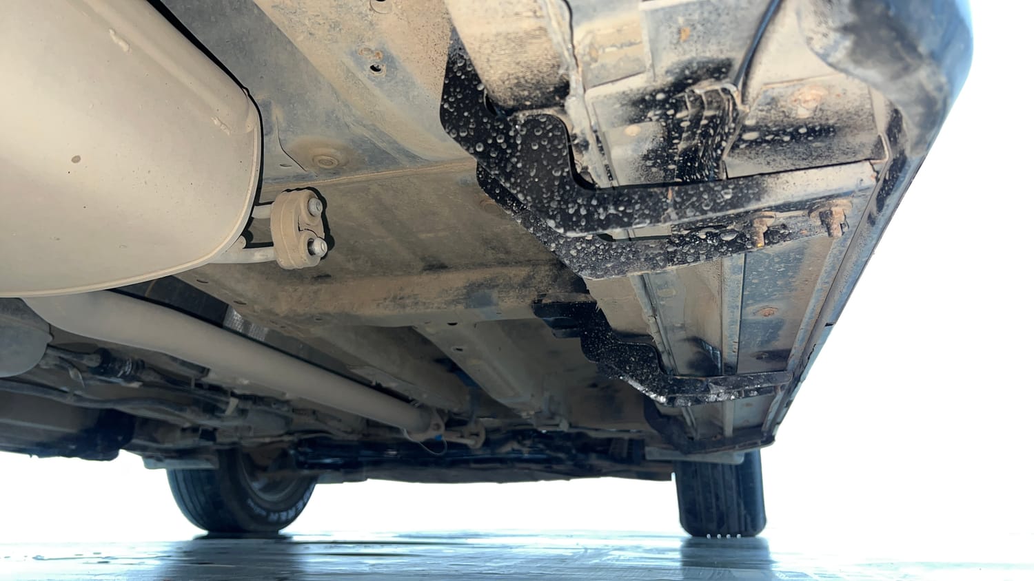 Used 2024 Mahindra XUV700 AX 5 Petrol AT 5 STR Petrol Automatic extra REAR RIGHT UNDERBODY VIEW