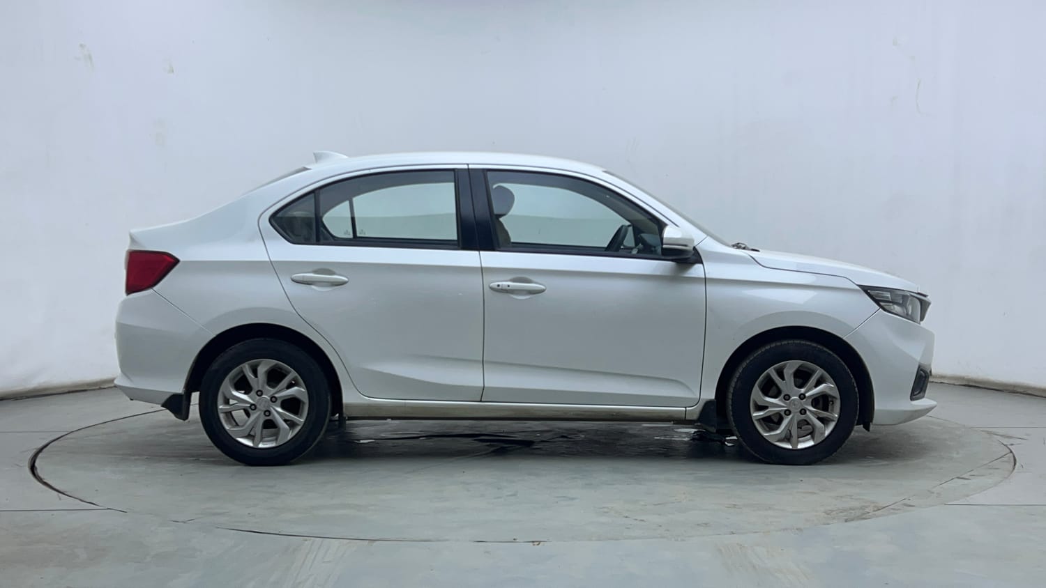 Used 2018 Honda Amaze 1.5 V CVT Diesel Diesel Automatic exterior RIGHT SIDE VIEW