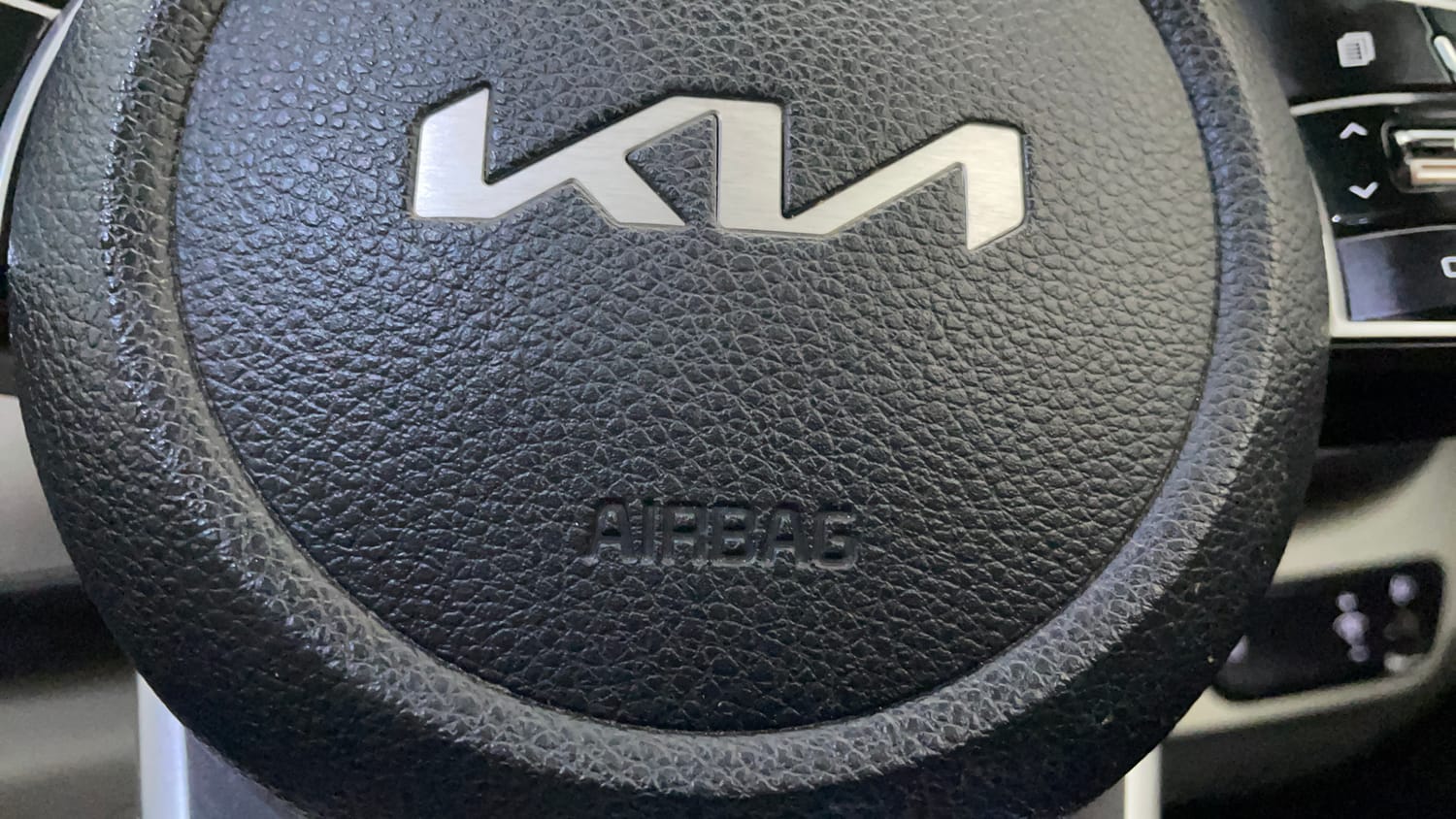 Used 2022 Kia Seltos HTX 1.5 Petrol Manual top_features Airbags