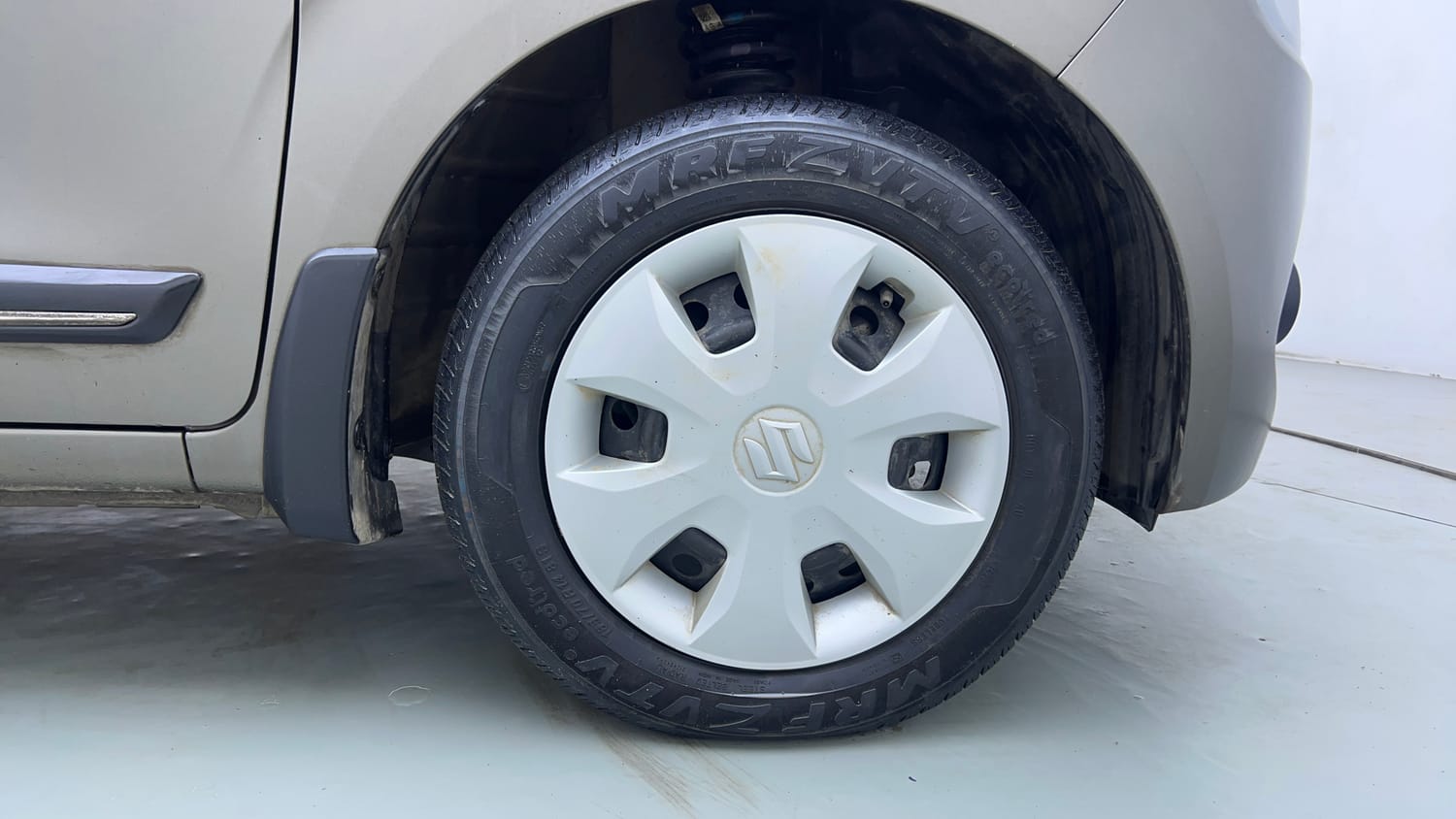 Used 2023 Maruti Suzuki Wagon R VXI 1.0 CNG Cng Manual tyres RIGHT FRONT TYRE RIM VIEW