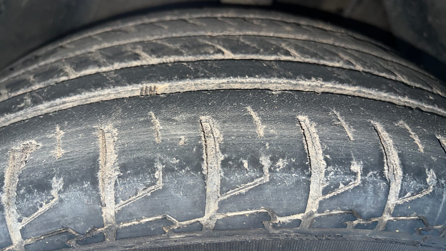 Used 2015 Maruti Suzuki S-Cross Alpha 1.3 Diesel Manual tyres RIGHT FRONT TYRE TREAD VIEW