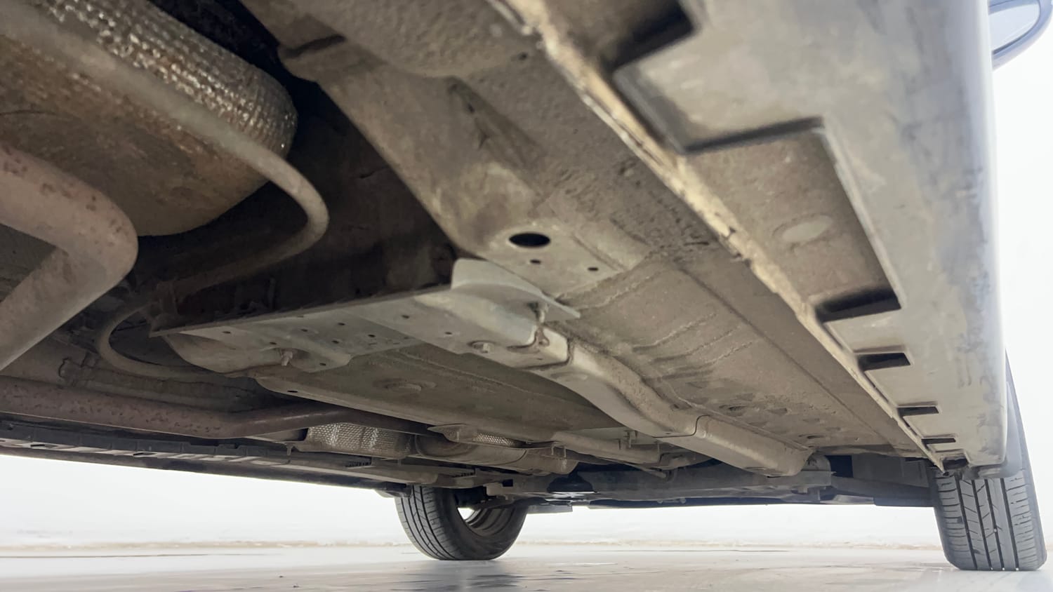 Used 2022 Hyundai i20 Sportz 1.2 IVT Petrol Automatic extra REAR RIGHT UNDERBODY VIEW