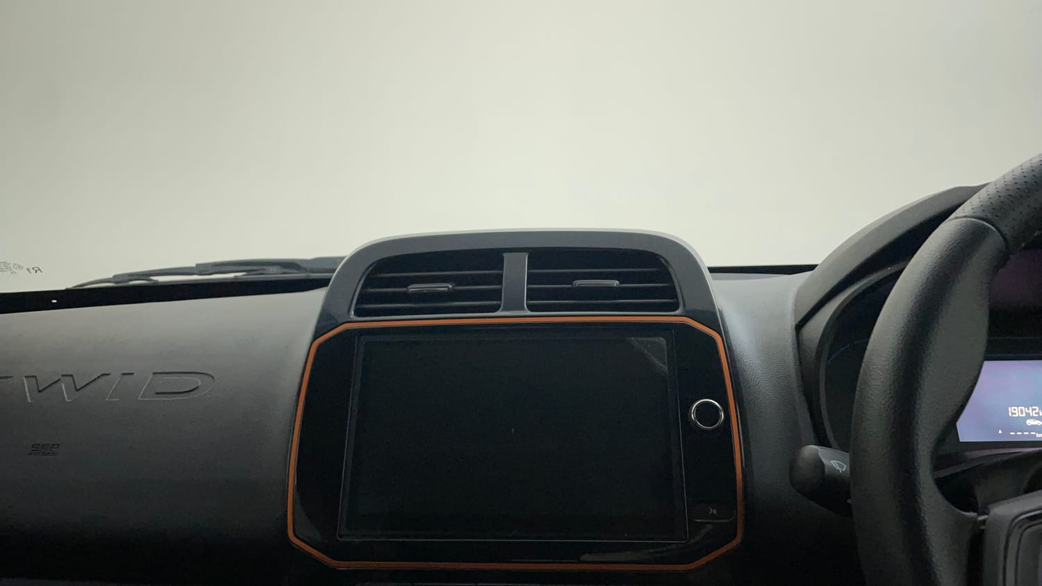 Used 2020 Renault Kwid CLIMBER 1.0 AMT Opt Petrol Automatic top_features Touch screen infotainment system
