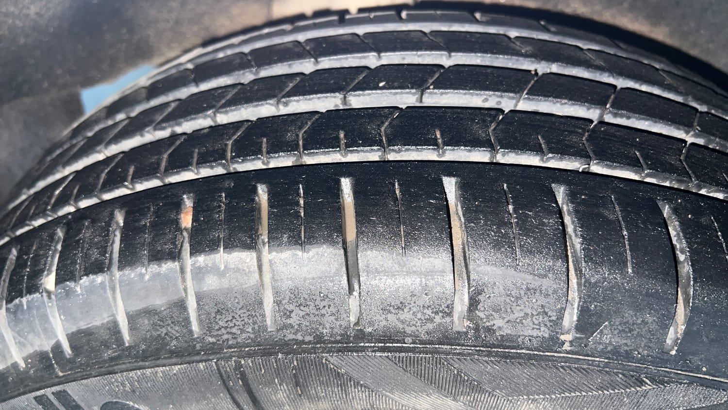 Used 2017 Maruti Suzuki Baleno Zeta 1.2 Petrol Manual tyres RIGHT REAR TYRE TREAD VIEW