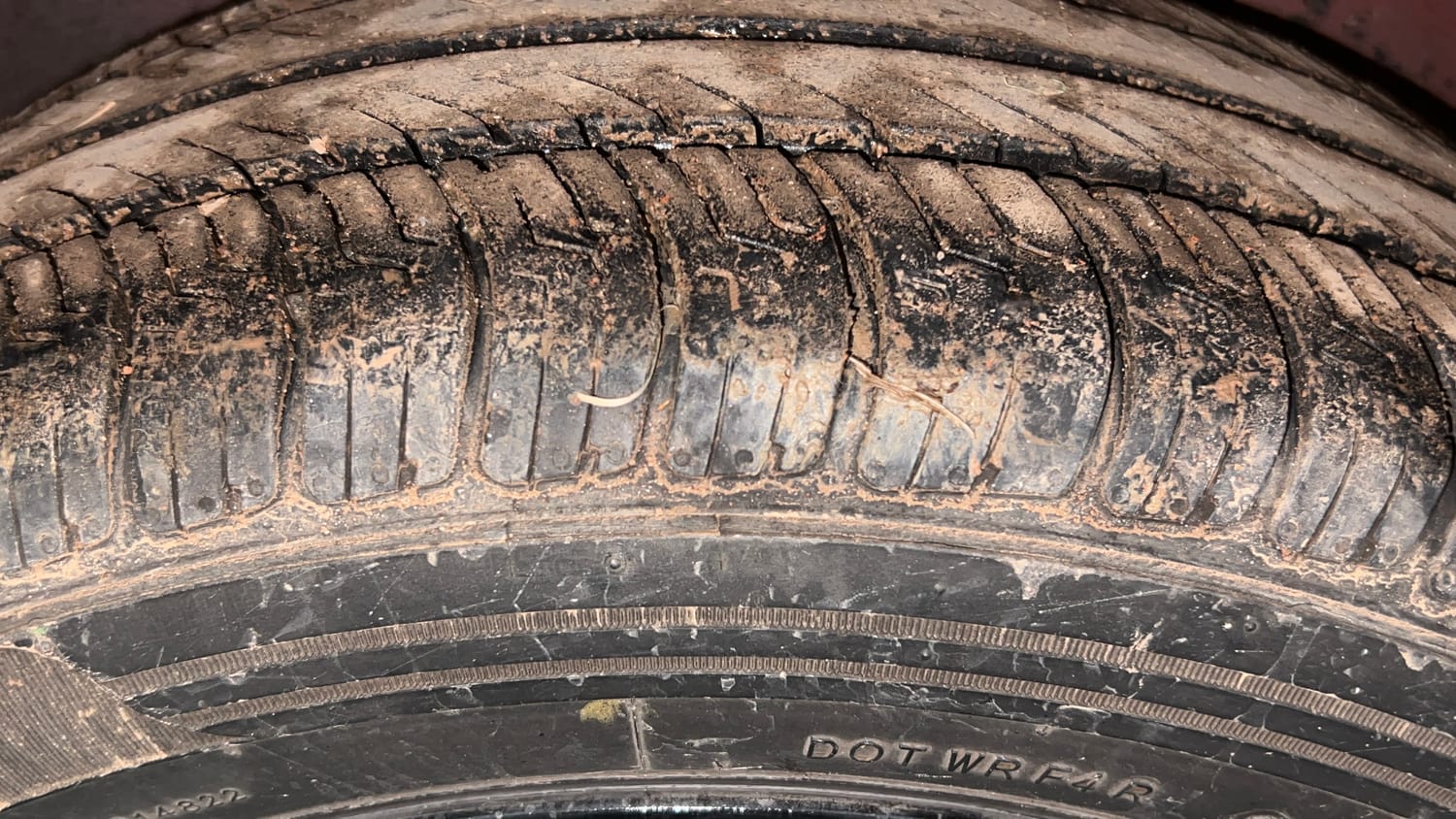 Used 2014 Volkswagen Polo Highline1.2L (P) Petrol Manual tyres RIGHT REAR TYRE TREAD VIEW