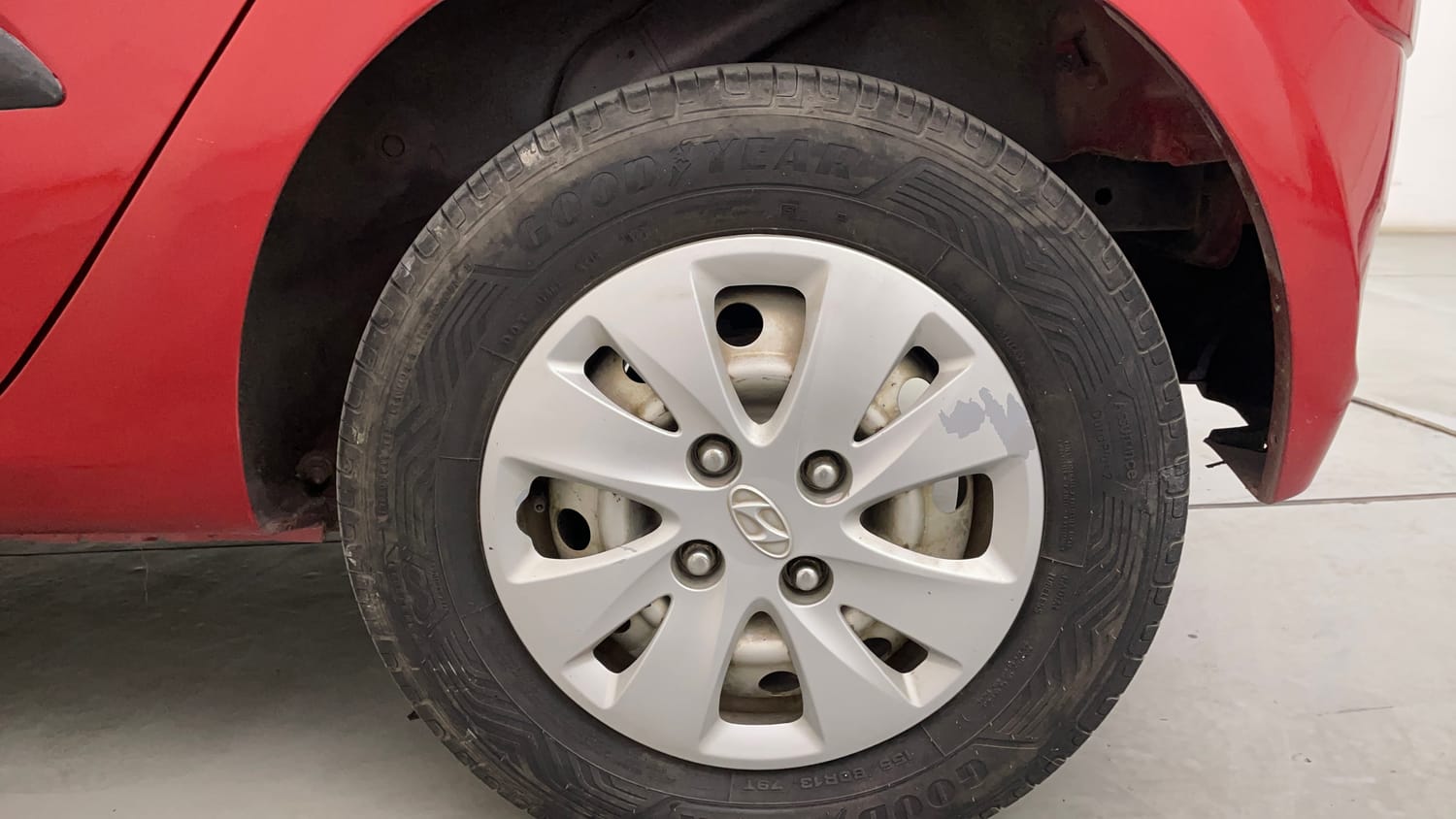 Used 2012 Hyundai i10 Era 1.1 iRDE2 Petrol Manual tyres LEFT REAR TYRE RIM VIEW