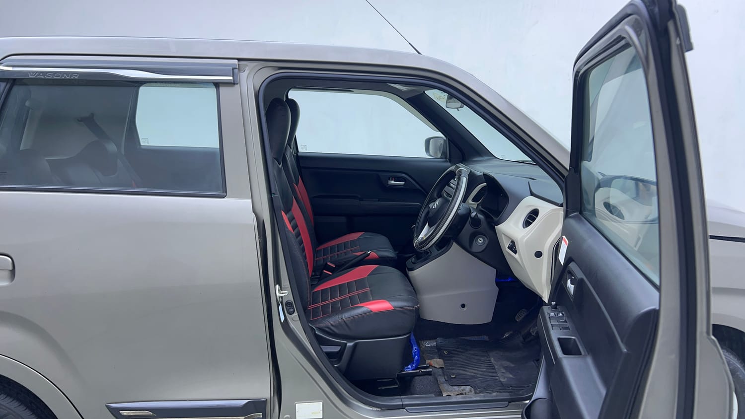 Used 2023 Maruti Suzuki Wagon R VXI 1.0 CNG Cng Manual interior RIGHT SIDE FRONT DOOR CABIN VIEW