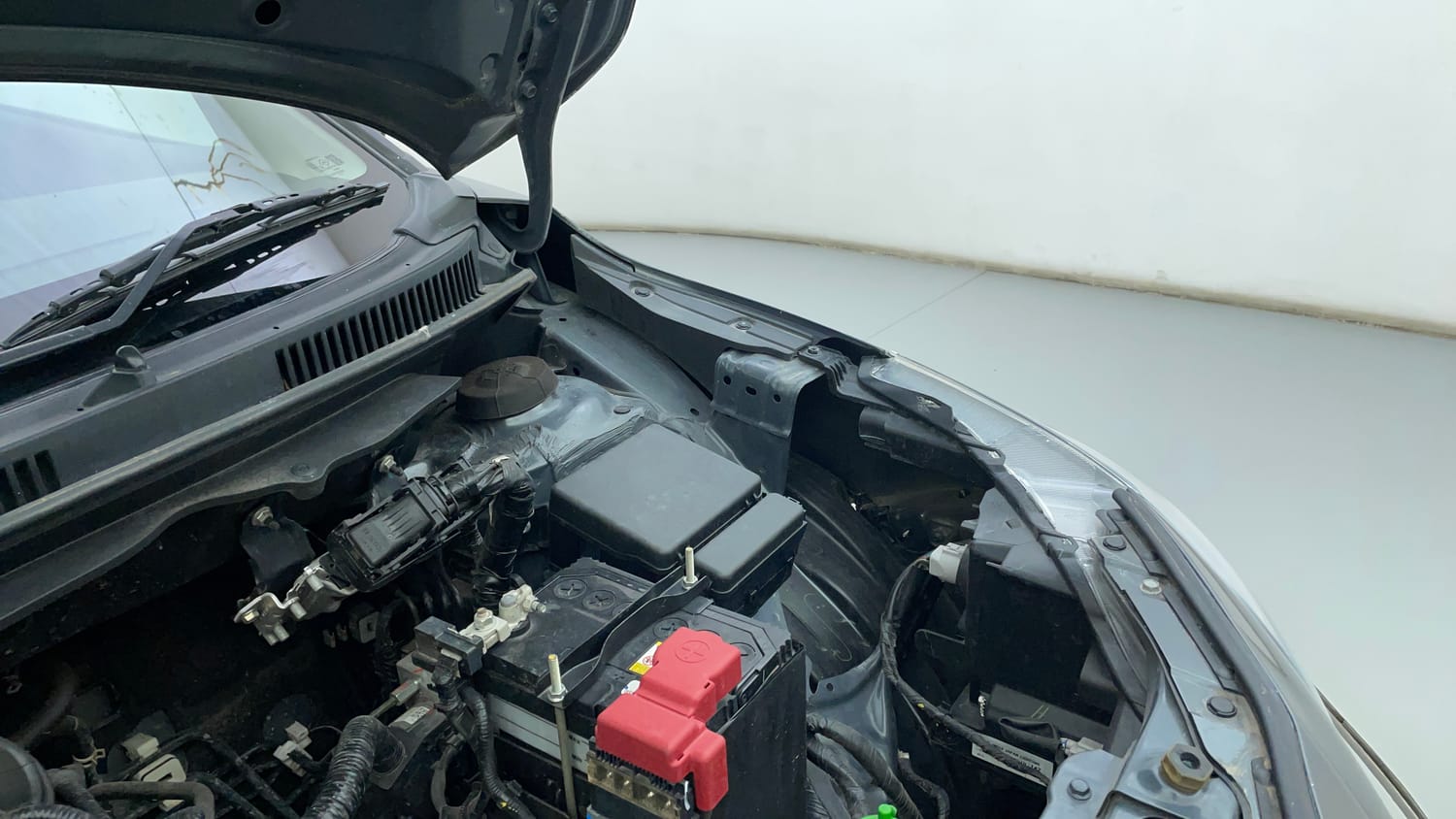 Used 2024 Maruti Suzuki Baleno Alpha MT Petrol Manual engine ENGINE LEFT SIDE HINGE & APRON VIEW