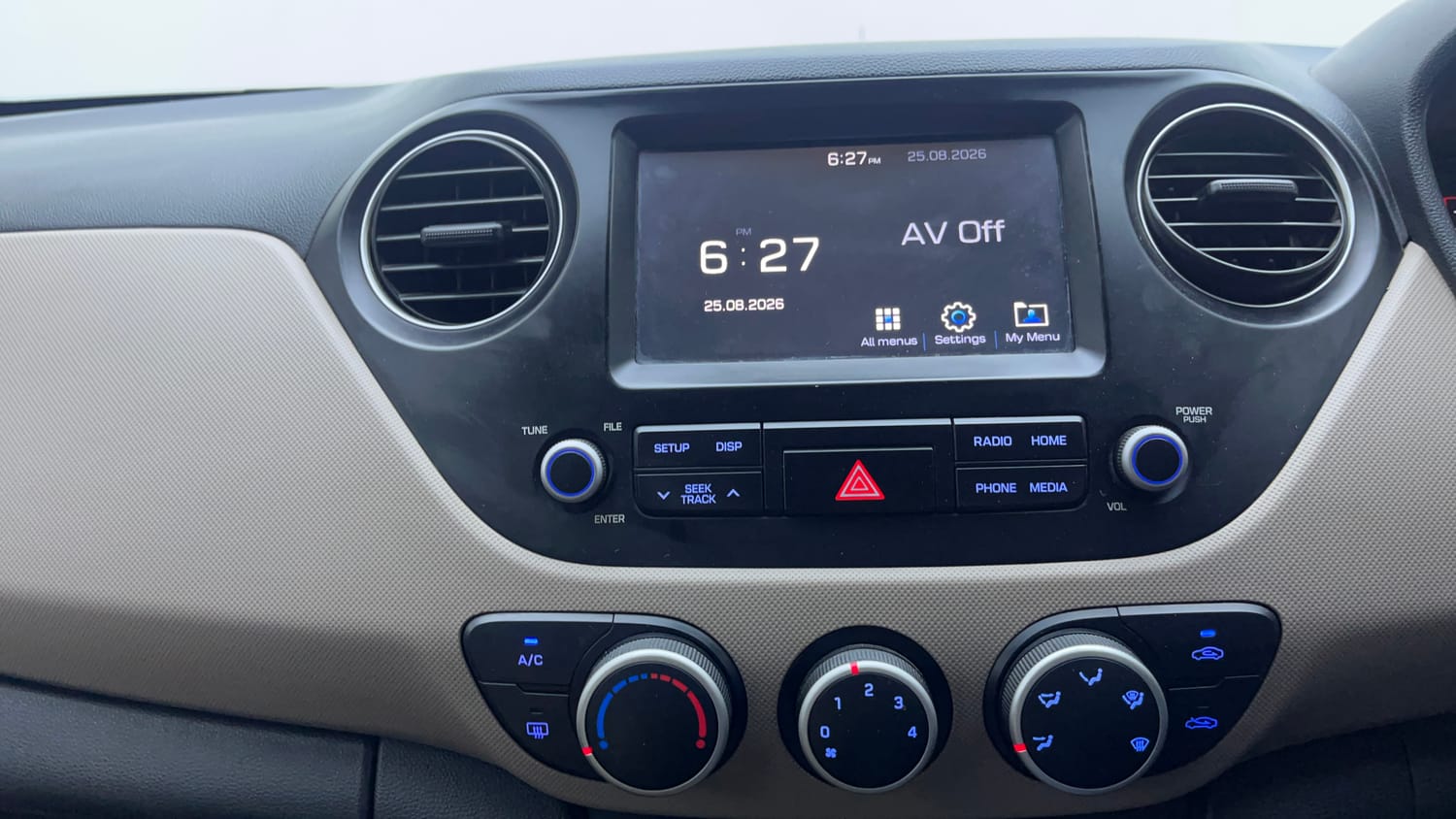 Used 2018 Hyundai Xcent SX Petrol Manual interior MUSIC SYSTEM & AC CONTROL VIEW