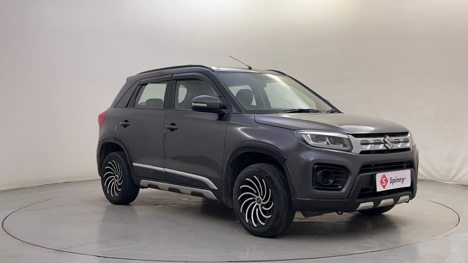 Used 2021 maruti-suzuki Vitara Brezza VXi Petrol Manual exterior RIGHT FRONT CORNER VIEW