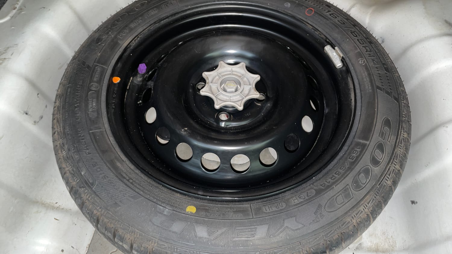 Used 2014 Hyundai Xcent S 1.2 (O) Petrol Manual tyres SPARE TYRE VIEW