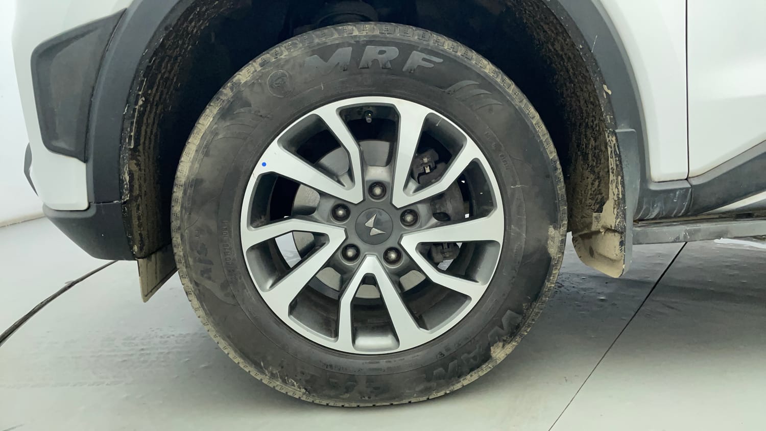 Used 2023 Mahindra Scorpio N Z8 L Petrol AT 7 STR Petrol Automatic tyres LEFT FRONT TYRE RIM VIEW