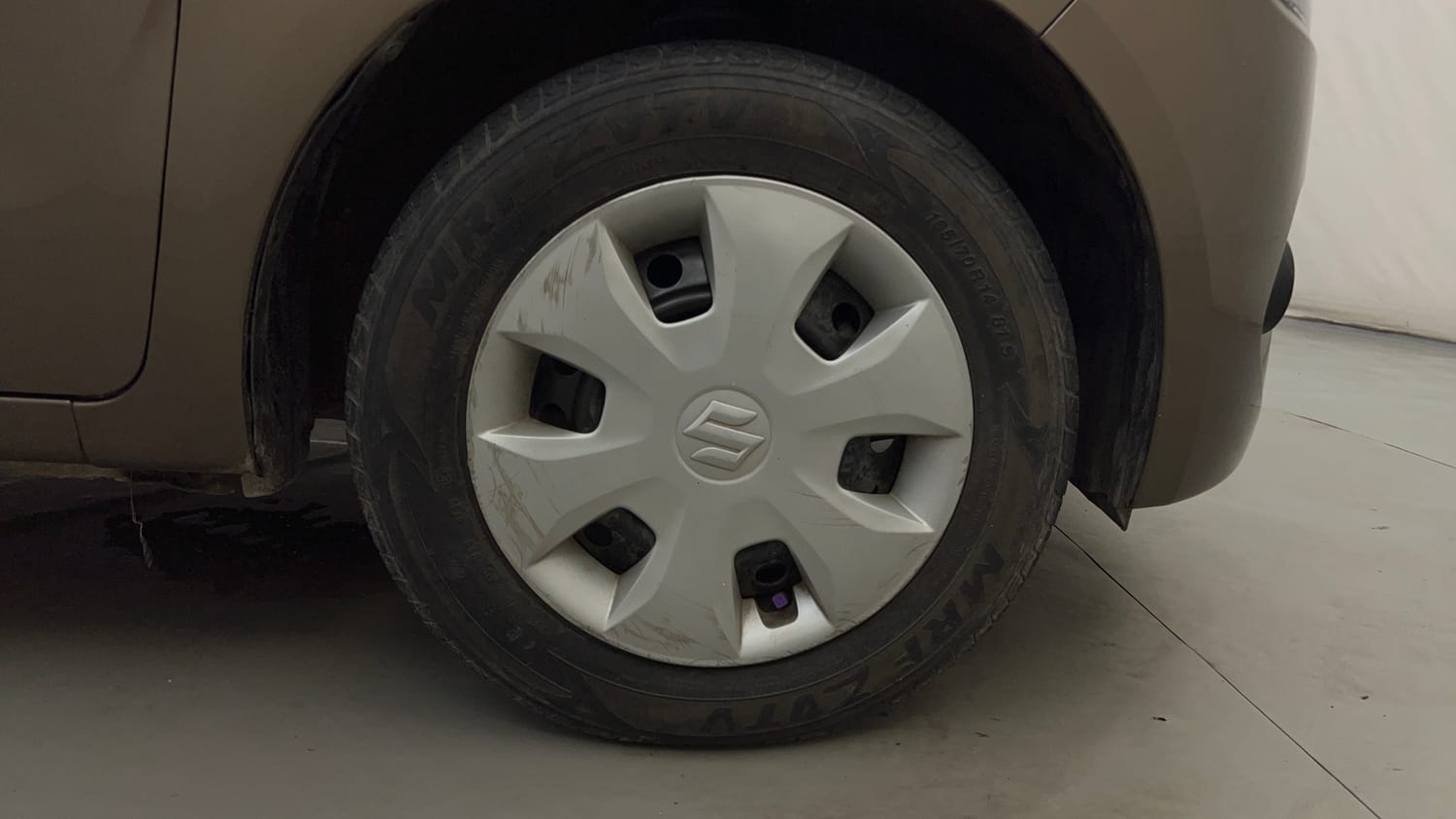 Used 2019 Maruti Suzuki Wagon R ZXi 1.2 Petrol Manual tyres RIGHT FRONT TYRE RIM VIEW