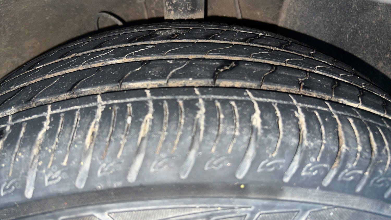 Used 2019 Hyundai Venue SX Plus 1.0 Turbo DCT Petrol Automatic tyres RIGHT FRONT TYRE TREAD VIEW