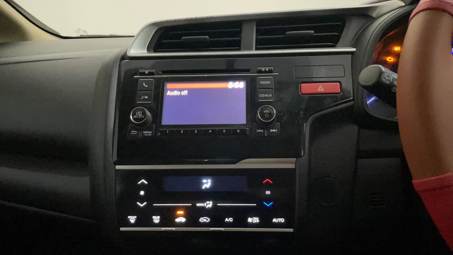 Used 2016 Honda Jazz V Petrol Petrol Manual top_features Integrated (in-dash) music system