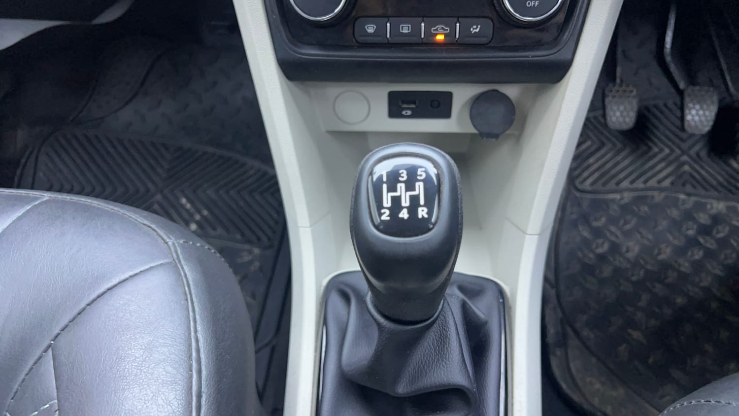 Used 2022 Tata Tiago XZ Plus Petrol Manual interior GEAR  KNOB VIEW