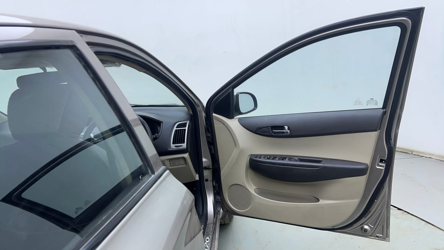 Used 2012 Hyundai i20 Magna 1.2 Petrol Manual interior RIGHT FRONT DOOR OPEN VIEW