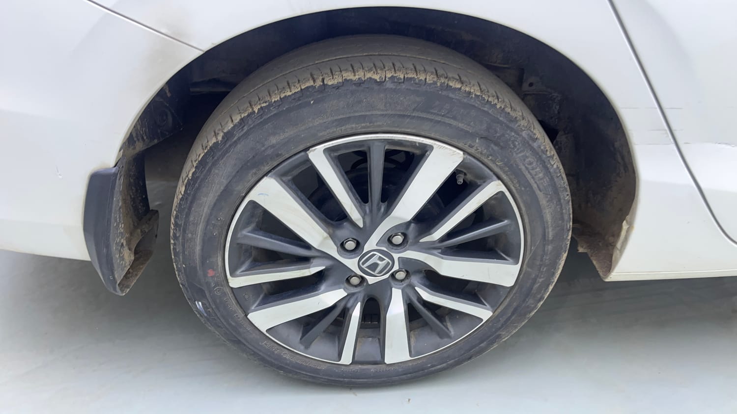Used 2021 Honda City ZX Petrol Petrol Manual tyres RIGHT REAR TYRE RIM VIEW