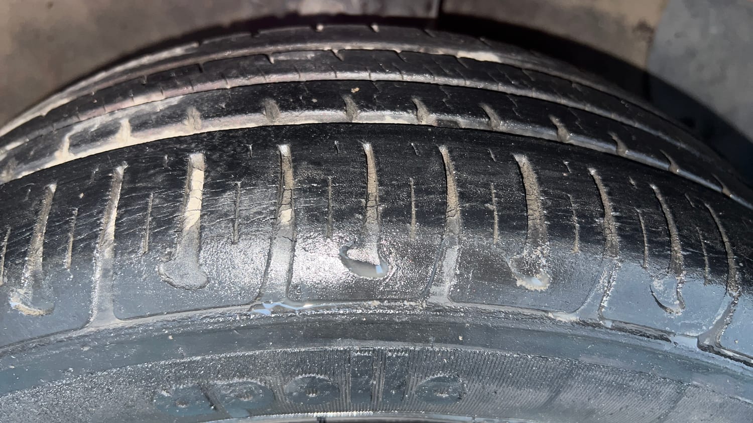 Used 2018 Hyundai Grand i10 Sportz (O) AT 1.2 Kappa VTVT Petrol Automatic tyres RIGHT FRONT TYRE TREAD VIEW