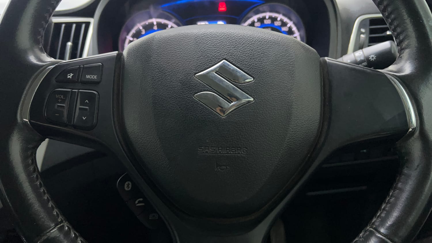 Used 2017 Maruti Suzuki Baleno Zeta 1.2 Petrol Manual top_features Airbags