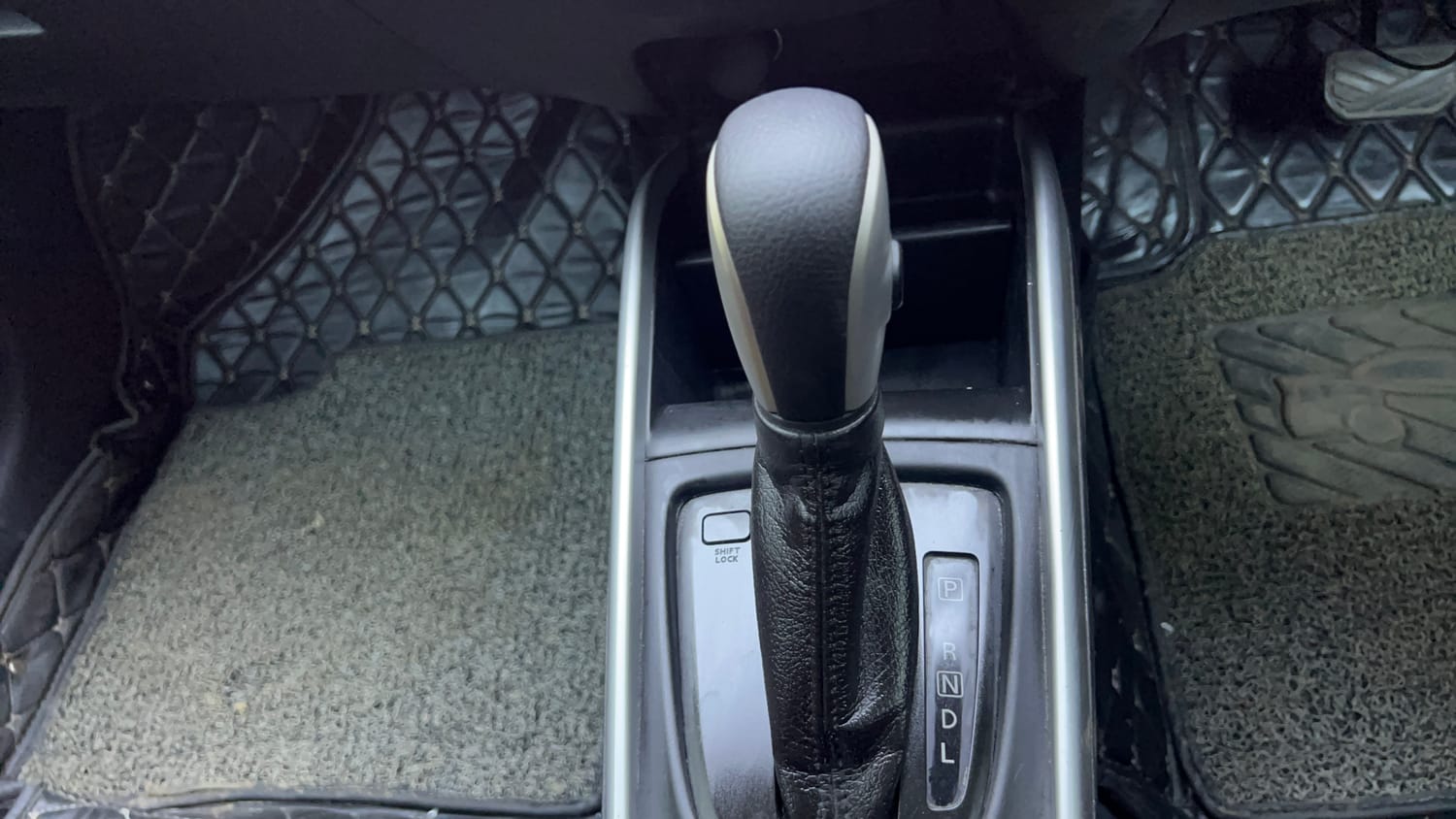 Used 2018 Maruti Suzuki Baleno Zeta 1.2 AT Petrol Automatic interior GEAR  KNOB VIEW