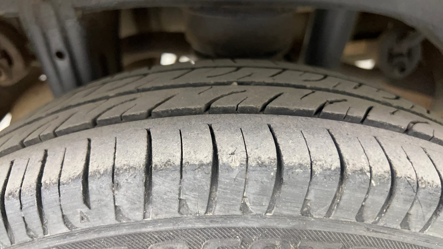 Used 2014 Maruti Suzuki Alto 800 LXI CNG (outside fitted) Cng Manual tyres RIGHT REAR TYRE TREAD VIEW