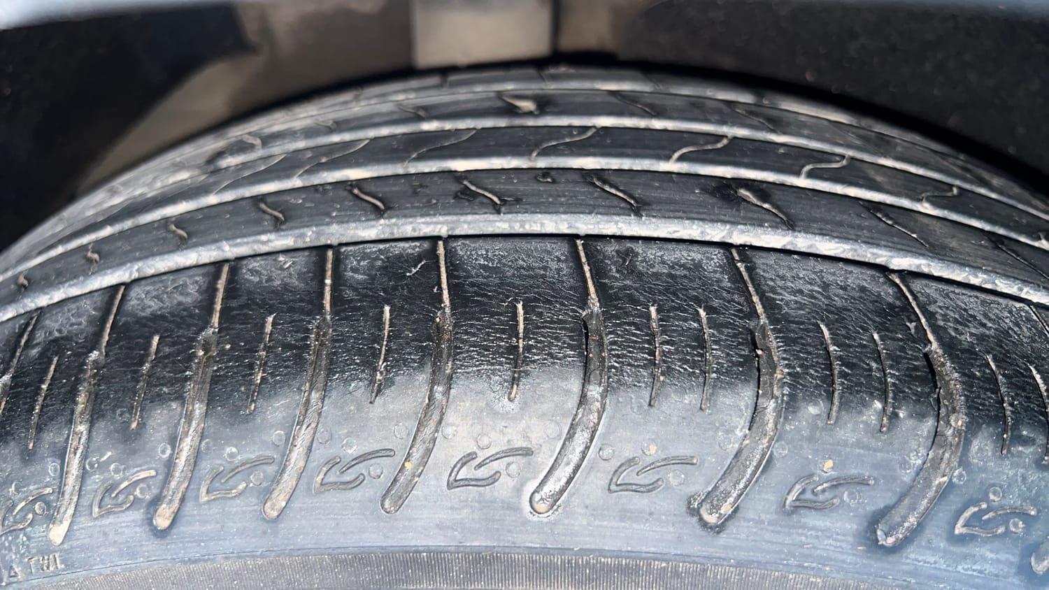 Used 2022 Kia Carens Prestige 1.4 Petrol MT 7 STR Petrol Manual tyres RIGHT REAR TYRE TREAD VIEW