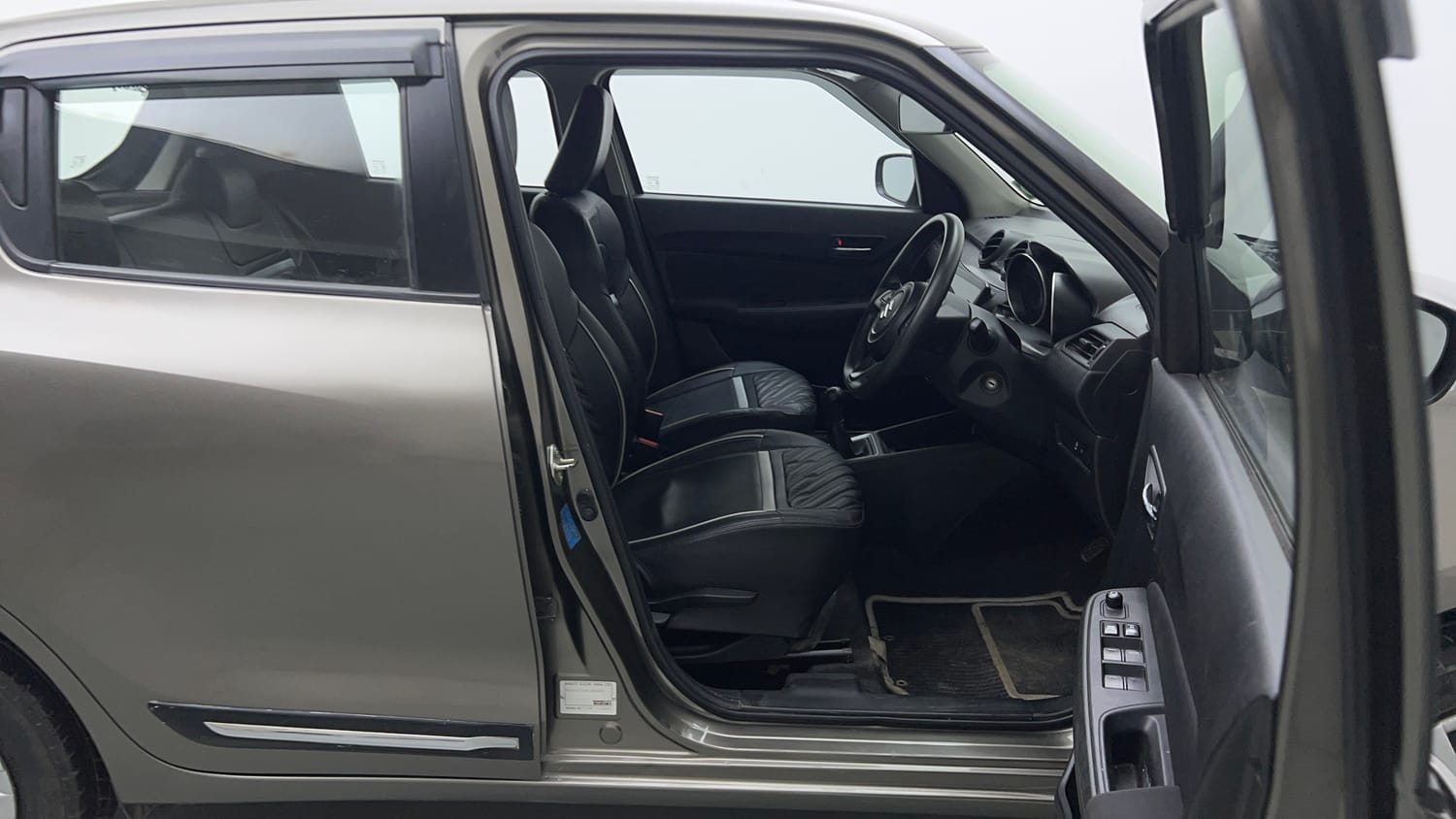 Used 2021 Maruti Suzuki Swift VXi Petrol Manual interior RIGHT SIDE FRONT DOOR CABIN VIEW