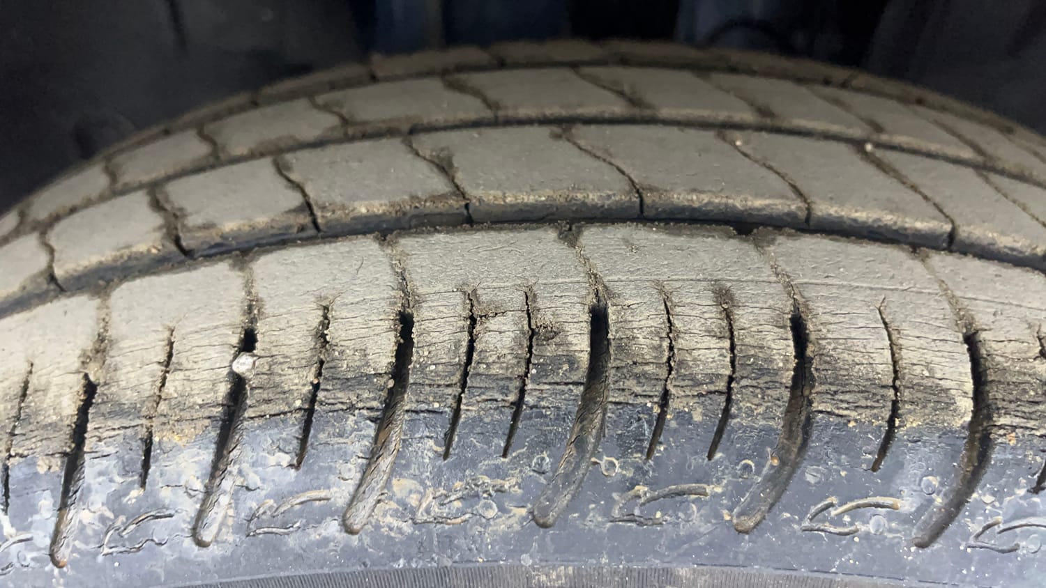 Used 2021 Renault Triber RXZ Petrol Manual tyres LEFT FRONT TYRE TREAD VIEW