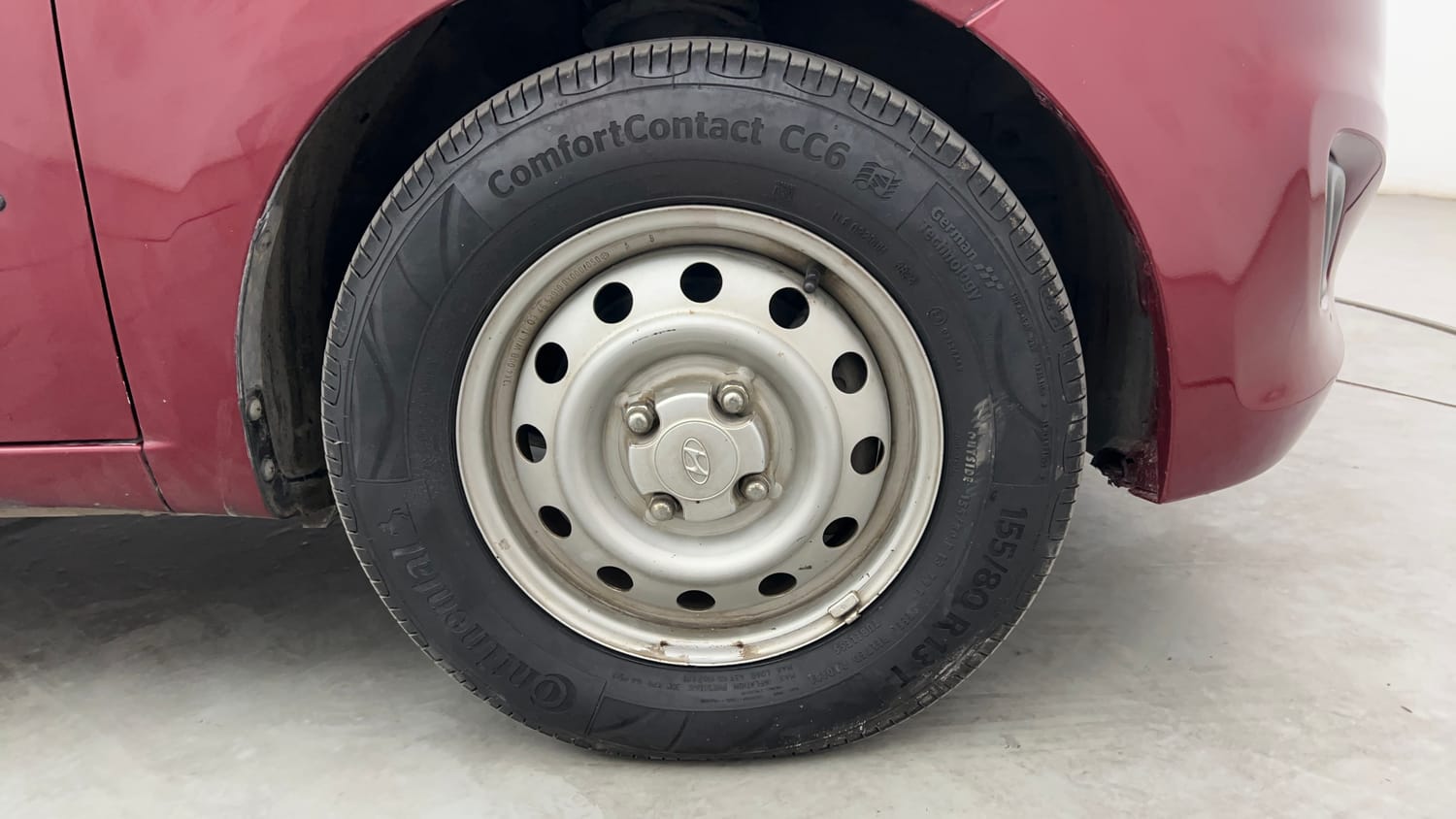 Used 2016 Hyundai i10 Magna 1.1 iRDE2 Petrol Manual tyres RIGHT FRONT TYRE RIM VIEW