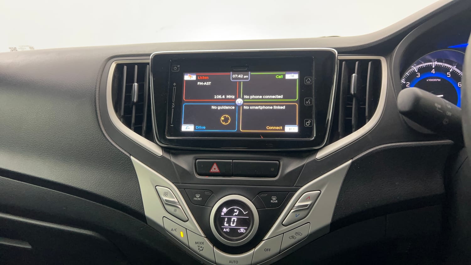 Used 2018 Maruti Suzuki Baleno Alpha 1.2 Petrol Manual interior MUSIC SYSTEM & AC CONTROL VIEW
