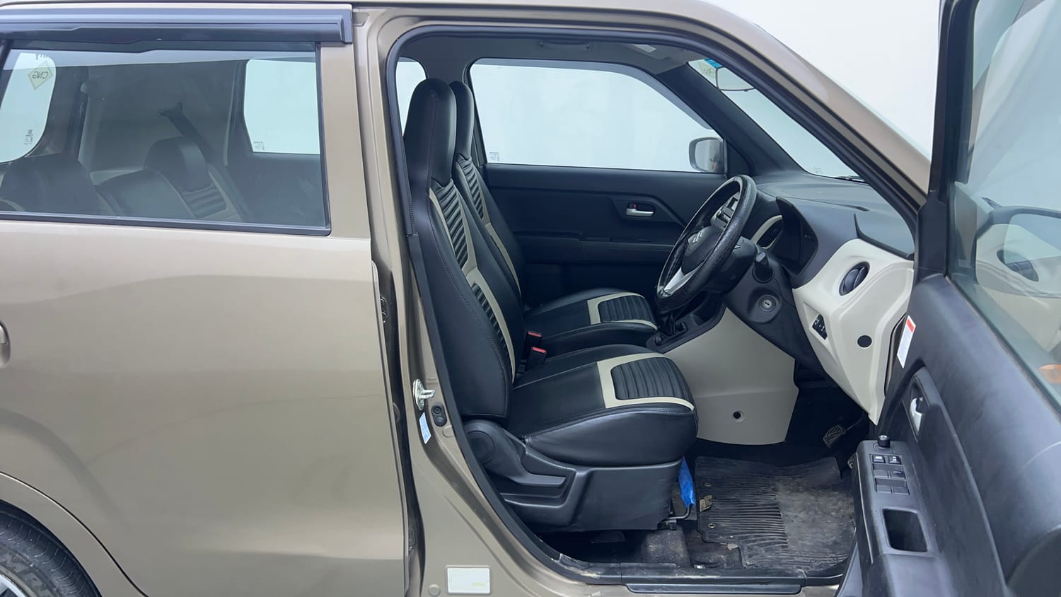 Used 2024 Maruti Suzuki Wagon R VXI 1.0 CNG Cng Manual interior RIGHT SIDE FRONT DOOR CABIN VIEW