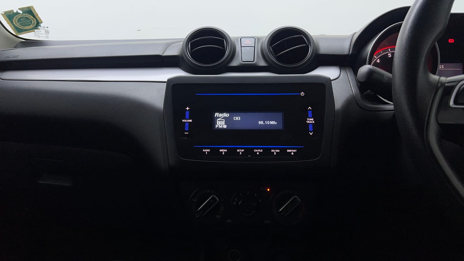 Used 2021 Maruti Suzuki Swift VXi Petrol Manual top_features Integrated (in-dash) music system