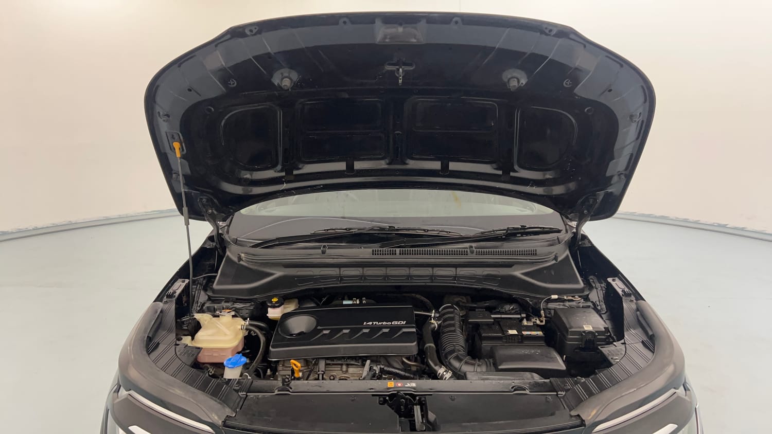 Used 2022 Kia Carens Prestige Plus 1.4 Petrol MT 7 STR Petrol Manual engine ENGINE & BONNET OPEN FRONT VIEW