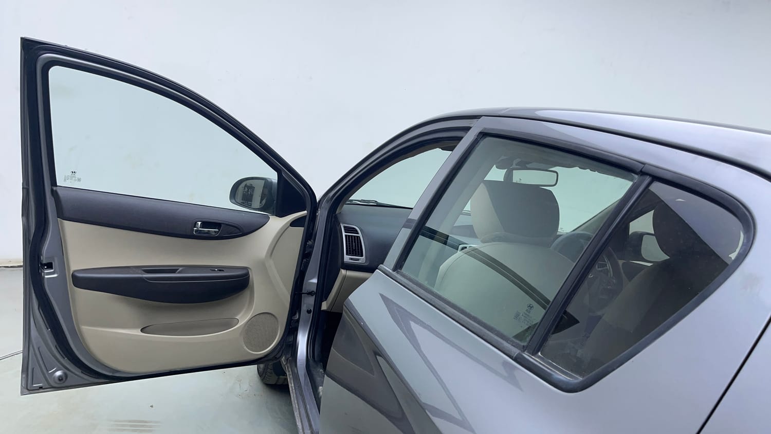 Used 2014 Hyundai i20 Asta 1.2 Petrol Manual interior LEFT FRONT DOOR OPEN VIEW