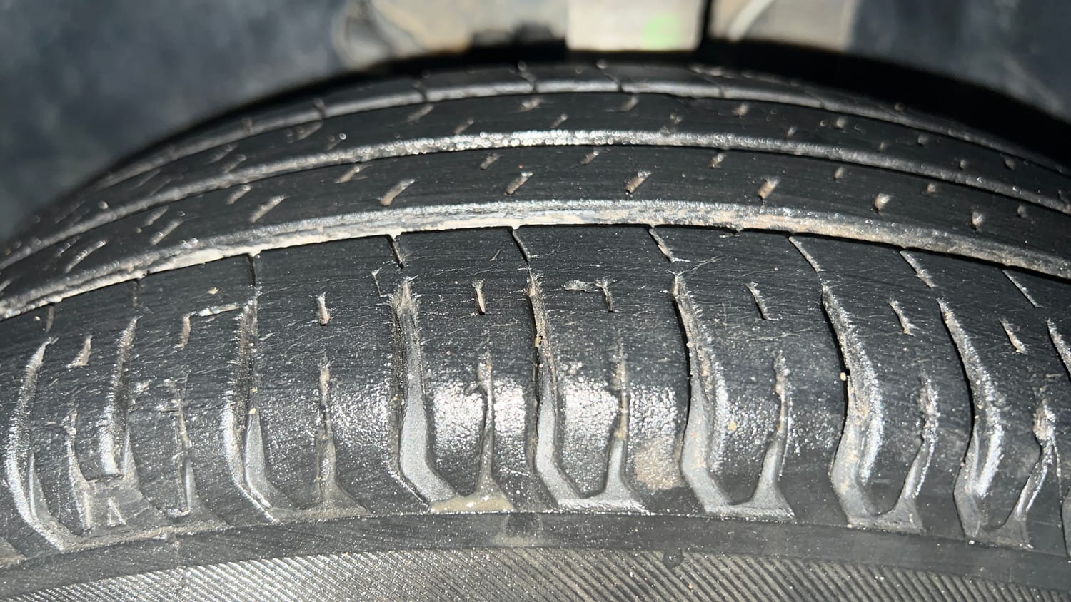 Used 2021 Tata Altroz XM Petrol Petrol Manual tyres LEFT FRONT TYRE TREAD VIEW