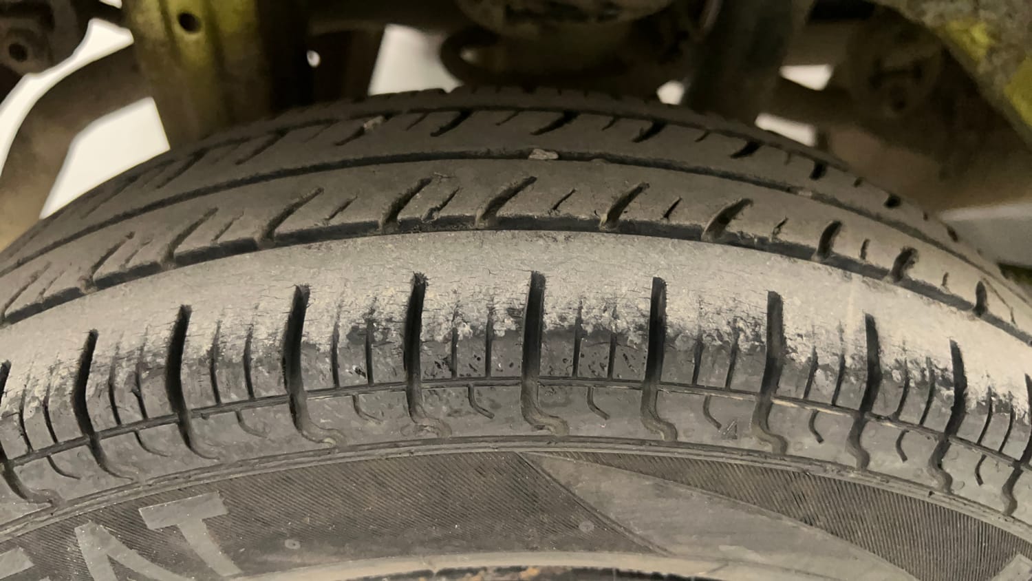 Used 2017 Maruti Suzuki Alto 800 LXi CNG (O) Cng Manual tyres RIGHT REAR TYRE TREAD VIEW