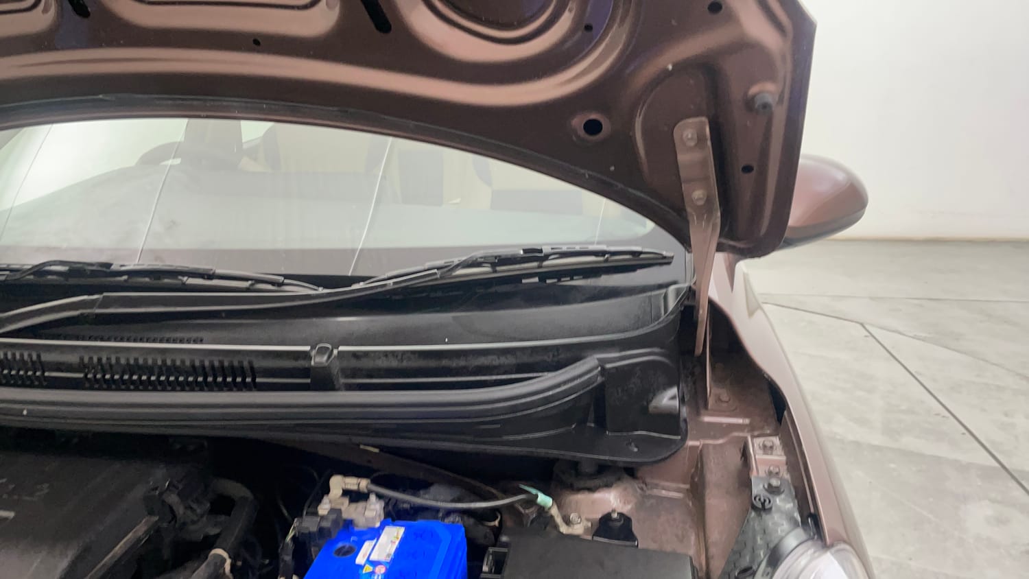 Used 2021 Hyundai Aura S 1.2 Petrol Petrol Manual engine ENGINE LEFT SIDE HINGE & APRON VIEW