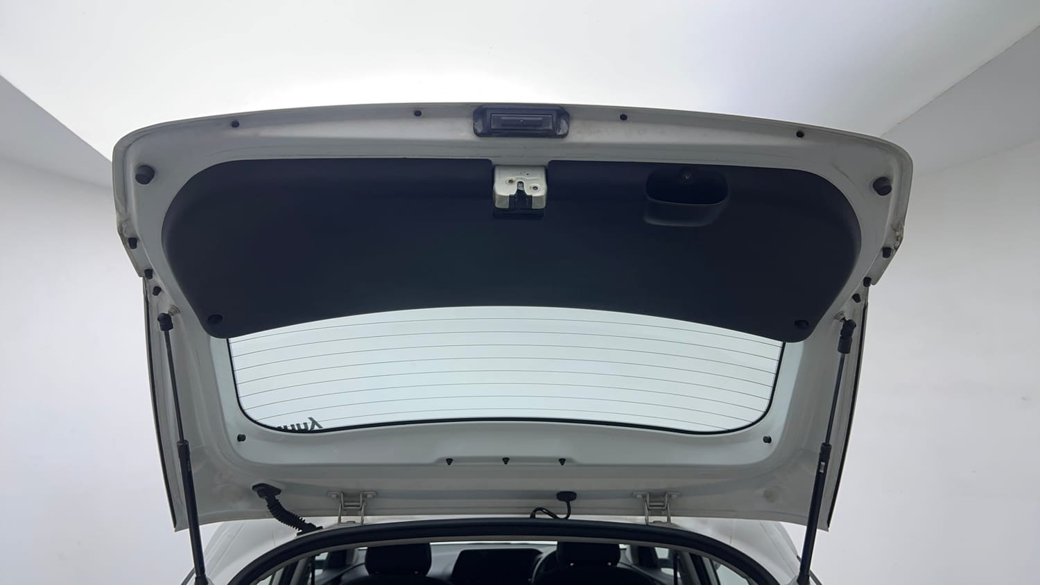 Used 2022 Hyundai i20 Asta (O) 1.2 IVT Petrol Automatic interior DICKY DOOR OPEN VIEW