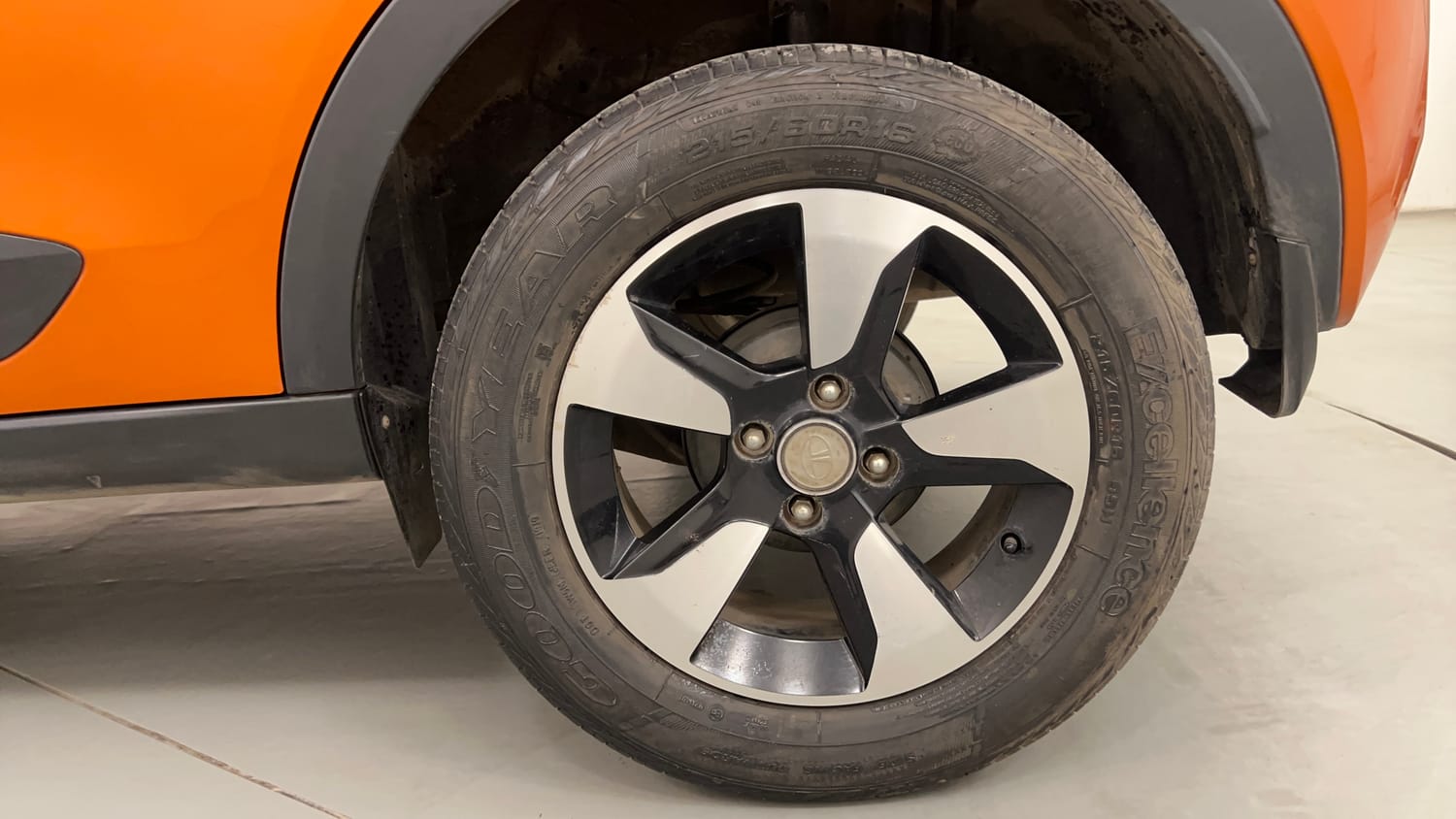 Used 2019 Tata Nexon XZA Plus Petrol Dual Tone Petrol Automatic tyres LEFT REAR TYRE RIM VIEW