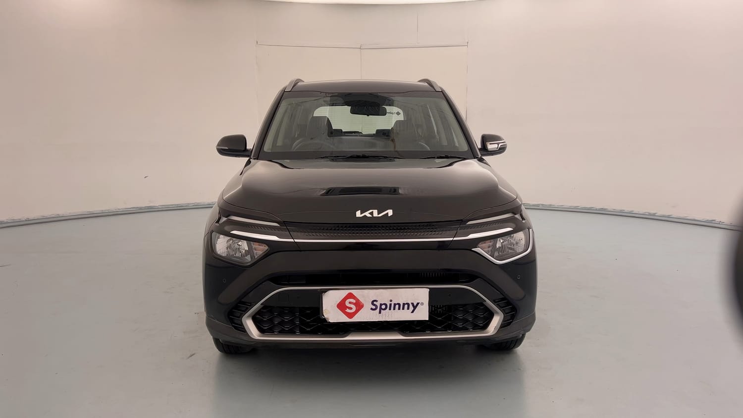 Used 2022 Kia Carens Prestige Plus 1.4 Petrol MT 7 STR Petrol Manual exterior FRONT VIEW