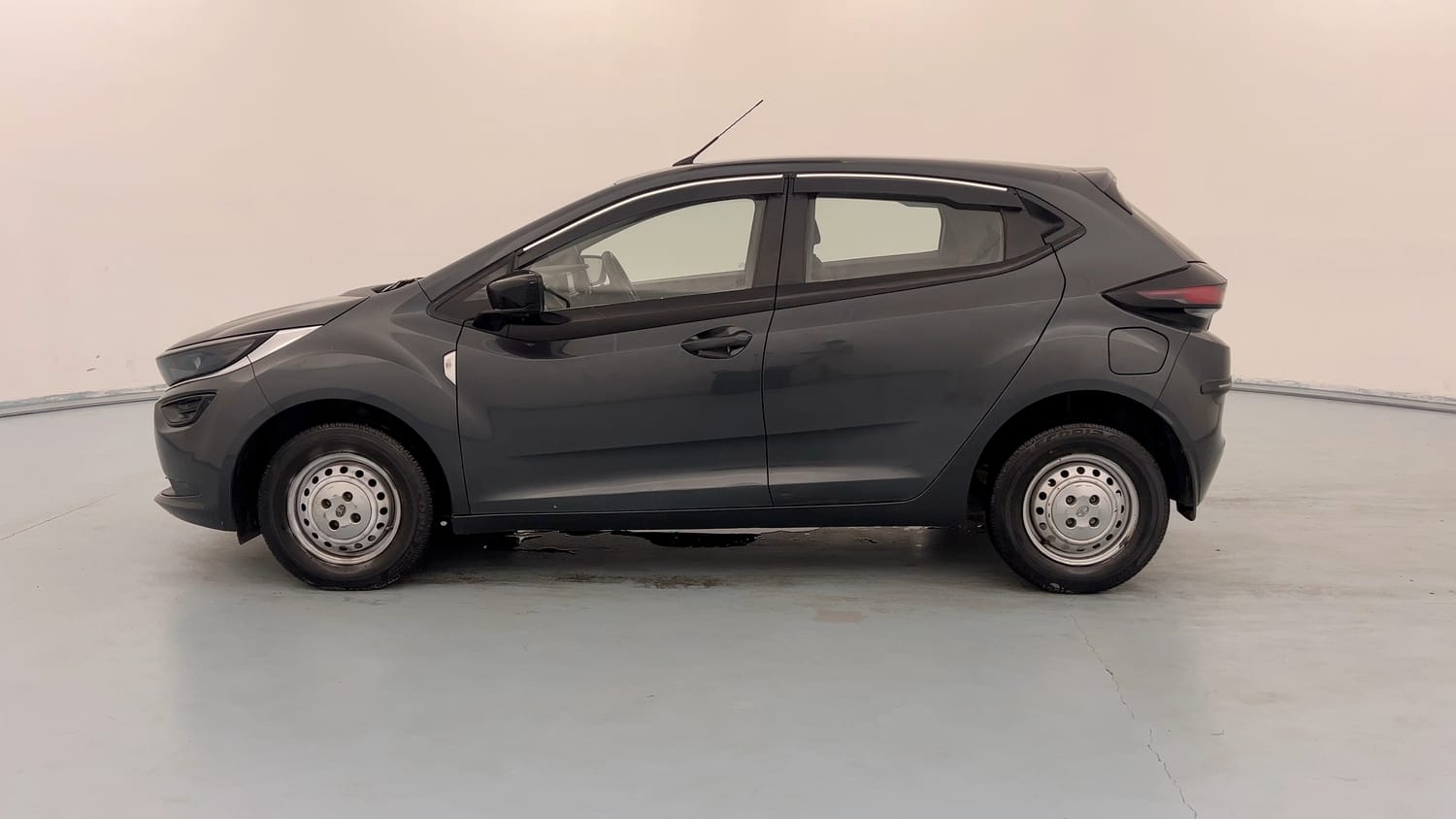 Used 2021 Tata Altroz XM Petrol Petrol Manual exterior LEFT SIDE VIEW