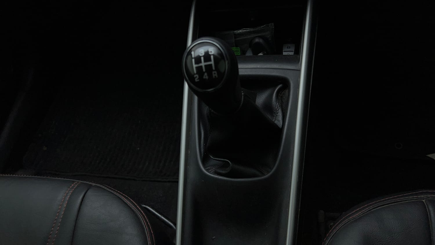 Used 2017 Maruti Suzuki Baleno Zeta 1.2 Petrol Manual interior GEAR  KNOB VIEW