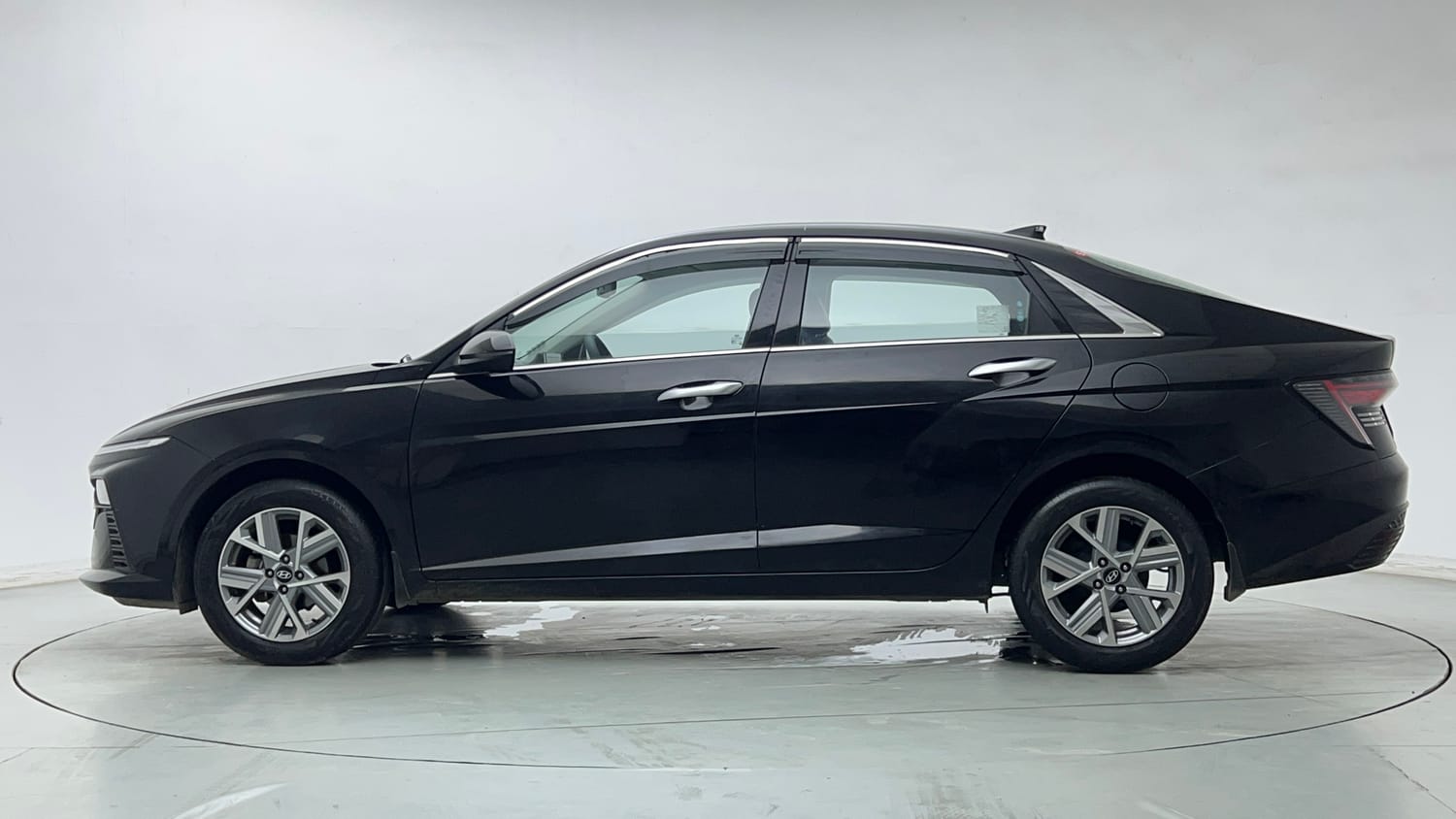 Used 2024 Hyundai Verna SX 1.5 Petrol MT Petrol Manual exterior LEFT SIDE VIEW