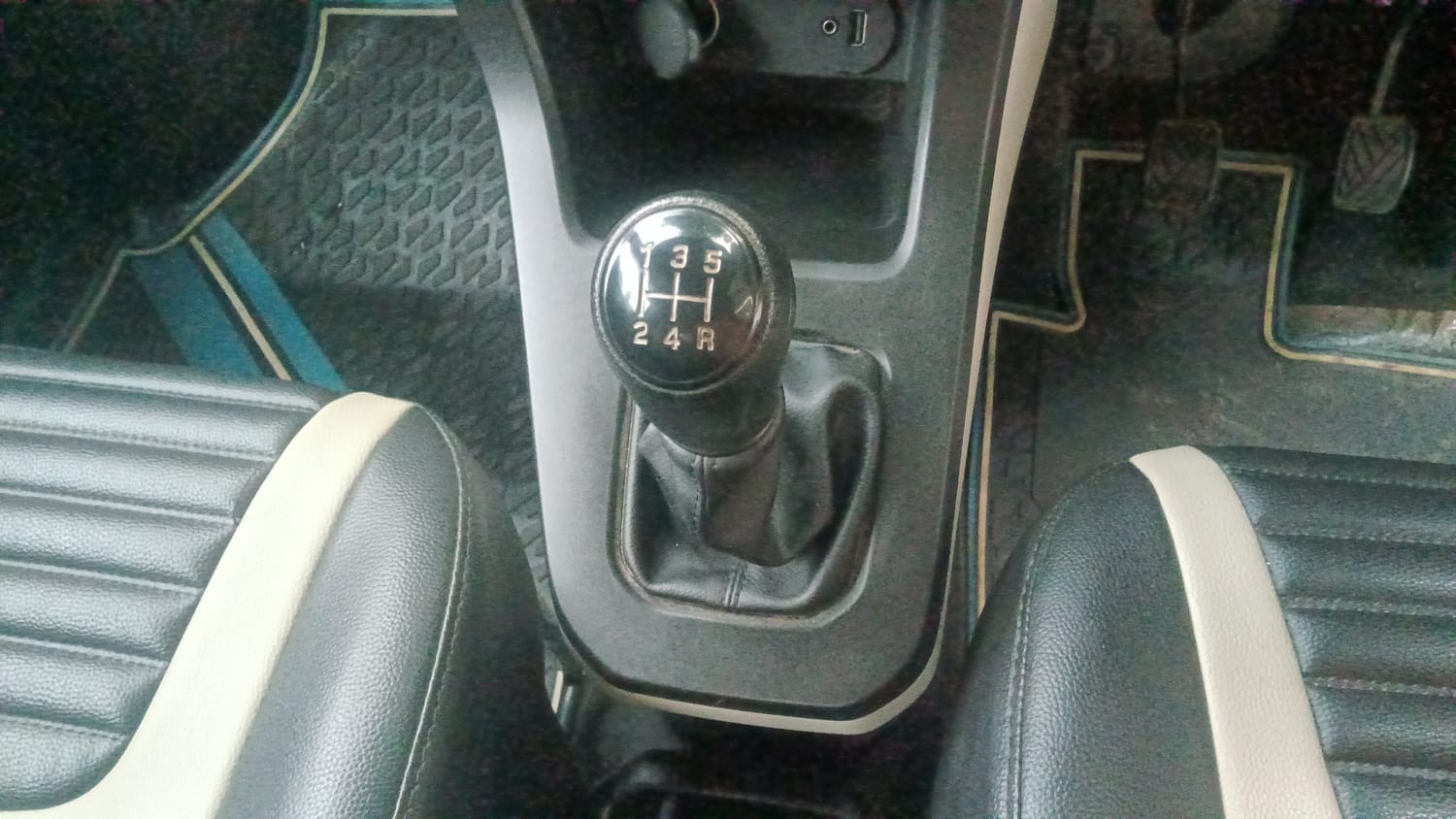 Used 2023 Maruti Suzuki Wagon R ZXI Plus 1.2 Petrol Manual interior GEAR  KNOB VIEW