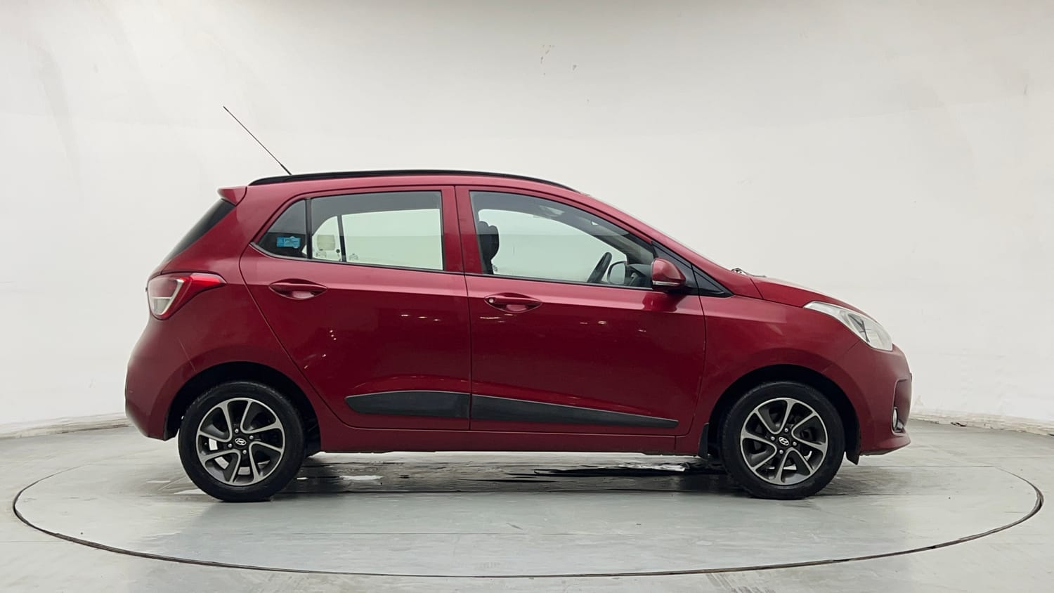 Used 2018 Hyundai Grand i10 Sportz (O) AT 1.2 Kappa VTVT Petrol Automatic exterior RIGHT SIDE VIEW