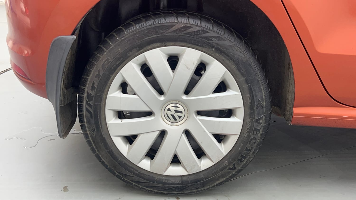 Used 2016 Volkswagen Polo Comfortline 1.2L (P) Petrol Manual tyres RIGHT REAR TYRE RIM VIEW