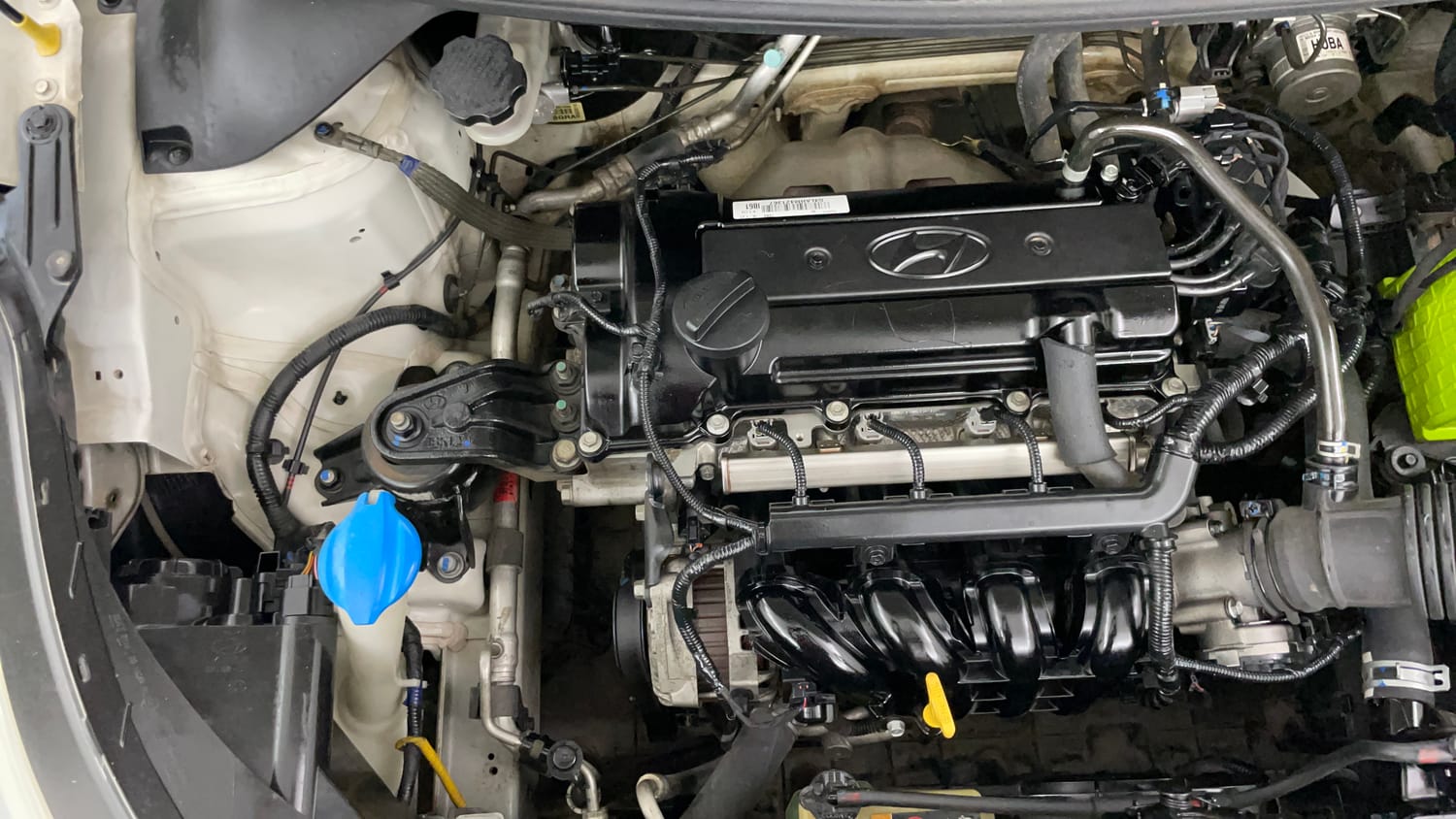 Used 2017 Hyundai Elite i20 Asta 1.2 Dual Tone Petrol Manual engine ENGINE RIGHT SIDE VIEW