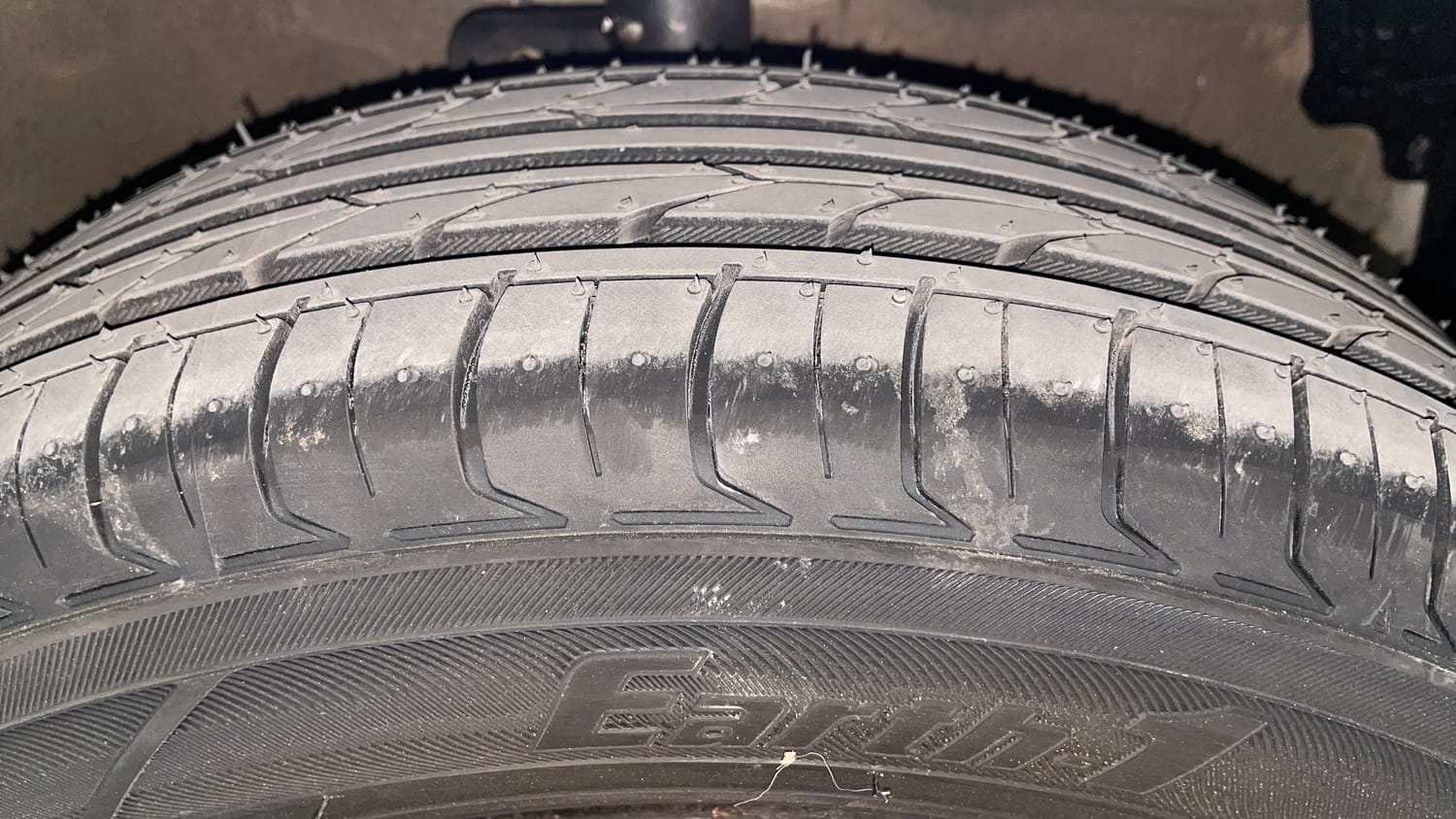 Used 2019 Maruti Suzuki Celerio ZXi (O) AMT Petrol Automatic tyres RIGHT FRONT TYRE TREAD VIEW
