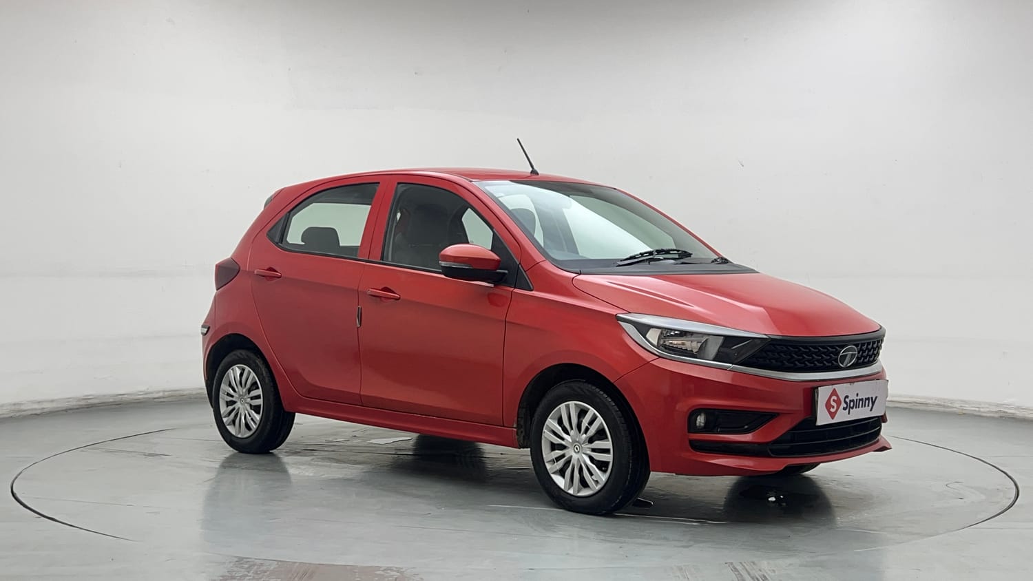 Used 2020 Tata Tiago XT Petrol Manual exterior RIGHT FRONT CORNER VIEW